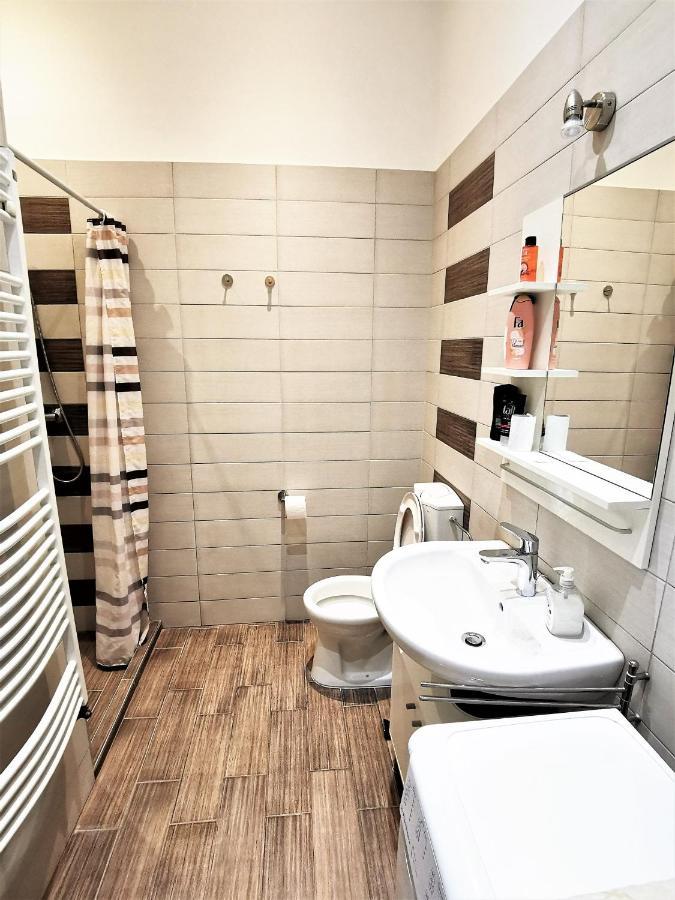 Orangehomes Kalvin Sq 2 Bedroom Apartment Budapest Exteriör bild