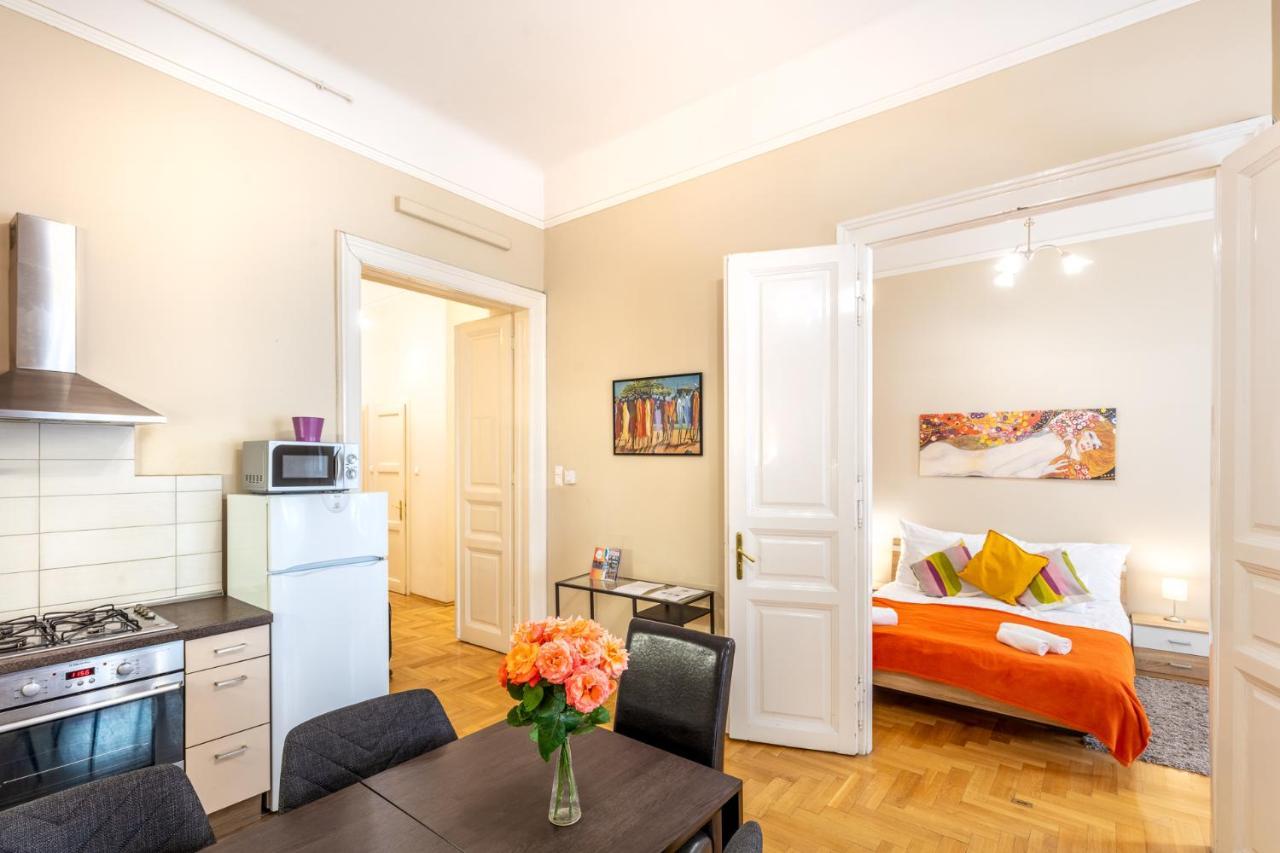 Orangehomes Kalvin Sq 2 Bedroom Apartment Budapest Exteriör bild