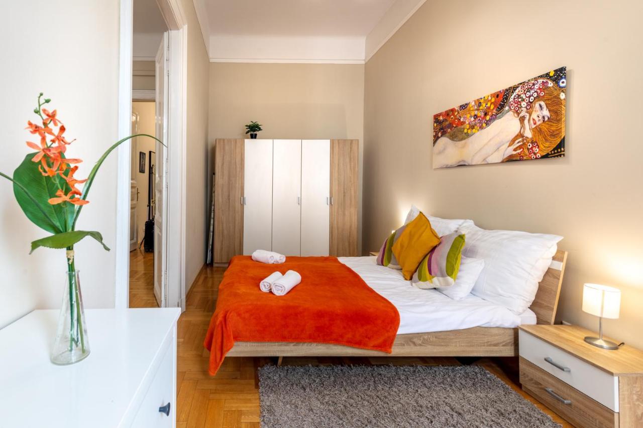 Orangehomes Kalvin Sq 2 Bedroom Apartment Budapest Exteriör bild