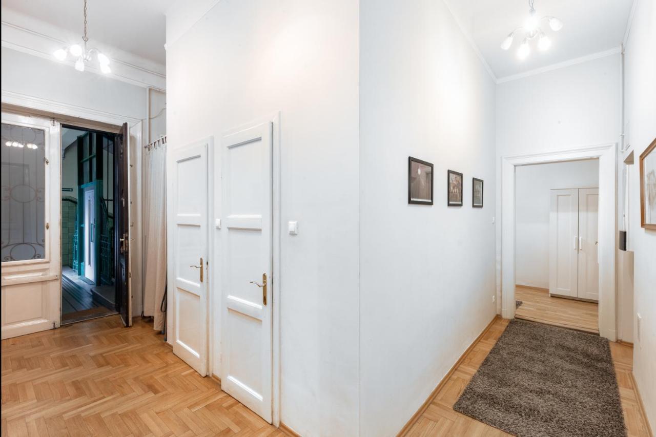 Orangehomes Kalvin Sq 2 Bedroom Apartment Budapest Exteriör bild