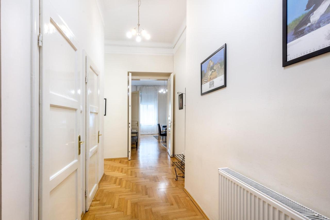 Orangehomes Kalvin Sq 2 Bedroom Apartment Budapest Exteriör bild