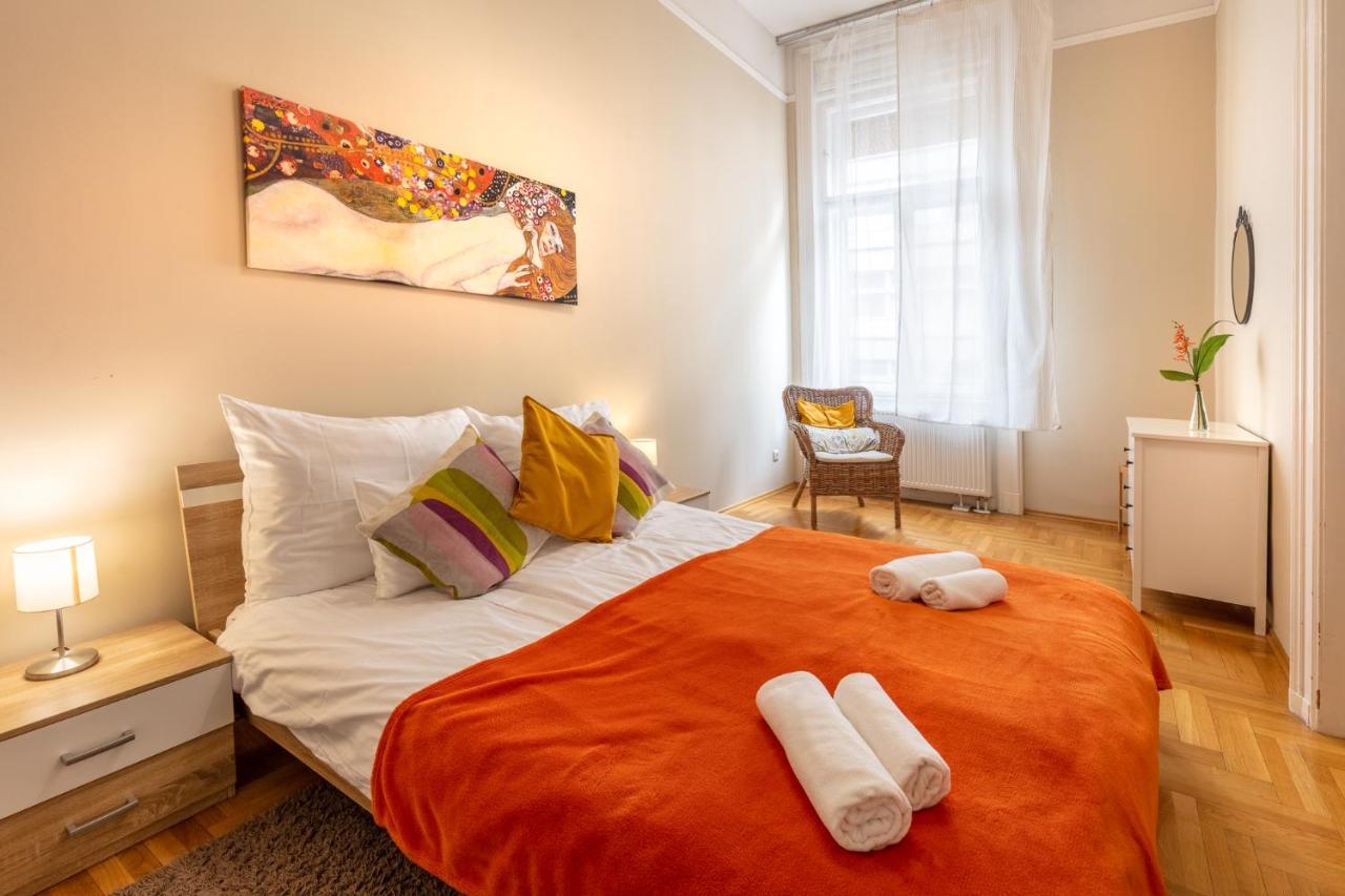 Orangehomes Kalvin Sq 2 Bedroom Apartment Budapest Exteriör bild